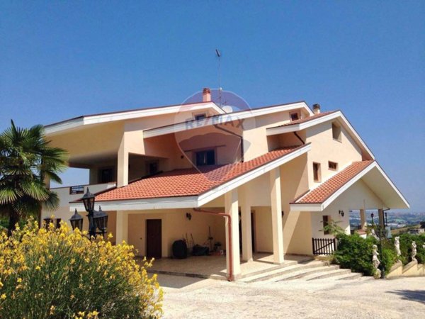 casa indipendente in vendita a Cappelle sul Tavo