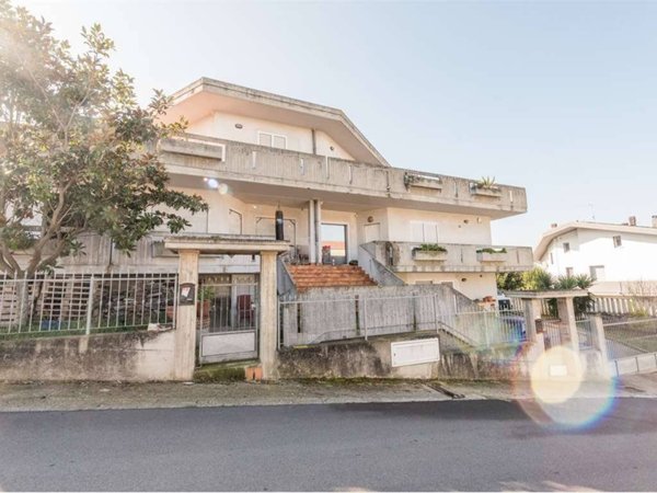 appartamento in vendita a Cappelle sul Tavo