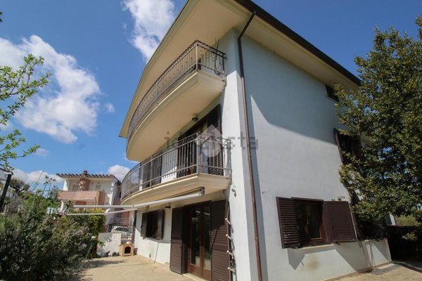 appartamento in vendita a Cappelle sul Tavo