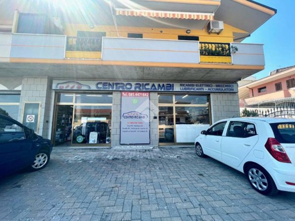 negozio in vendita a Cappelle sul Tavo