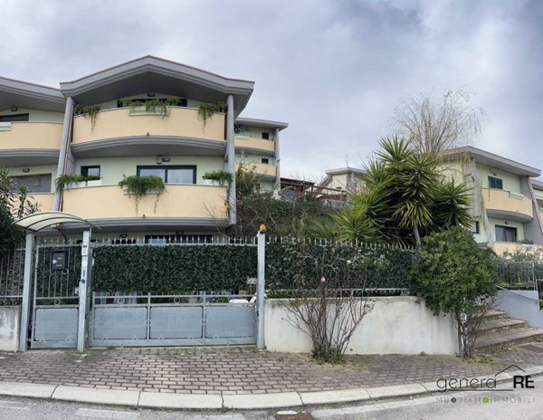 casa indipendente in vendita a Cappelle sul Tavo