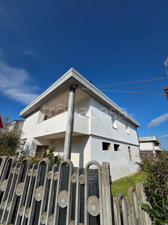 casa indipendente in vendita a Cappelle sul Tavo