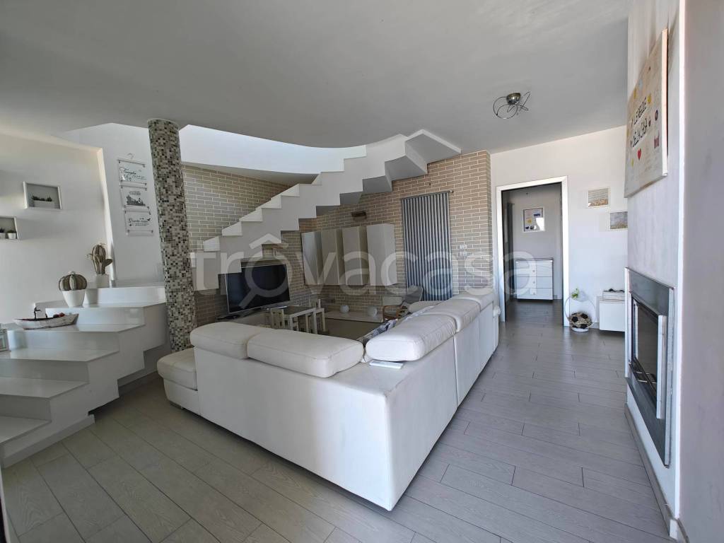 casa indipendente in vendita a Cappelle sul Tavo