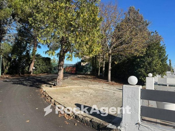 locale commerciale in vendita a Cappelle sul Tavo