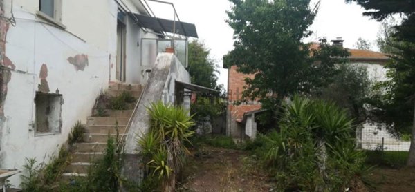 casale in vendita a Cappelle sul Tavo