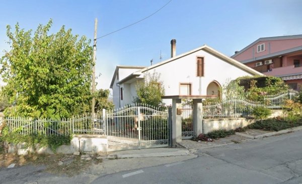 casa indipendente in vendita a Cappelle sul Tavo