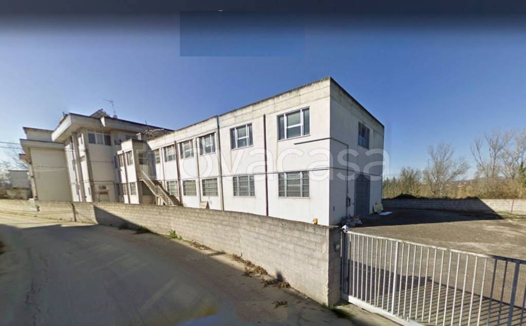 capannone in vendita a Cappelle sul Tavo