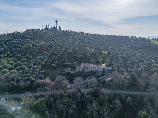 casa indipendente in vendita a Cappelle sul Tavo