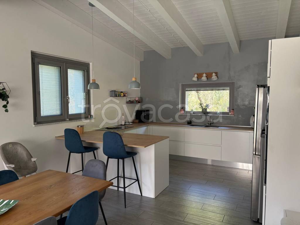 casa indipendente in vendita a Cappelle sul Tavo