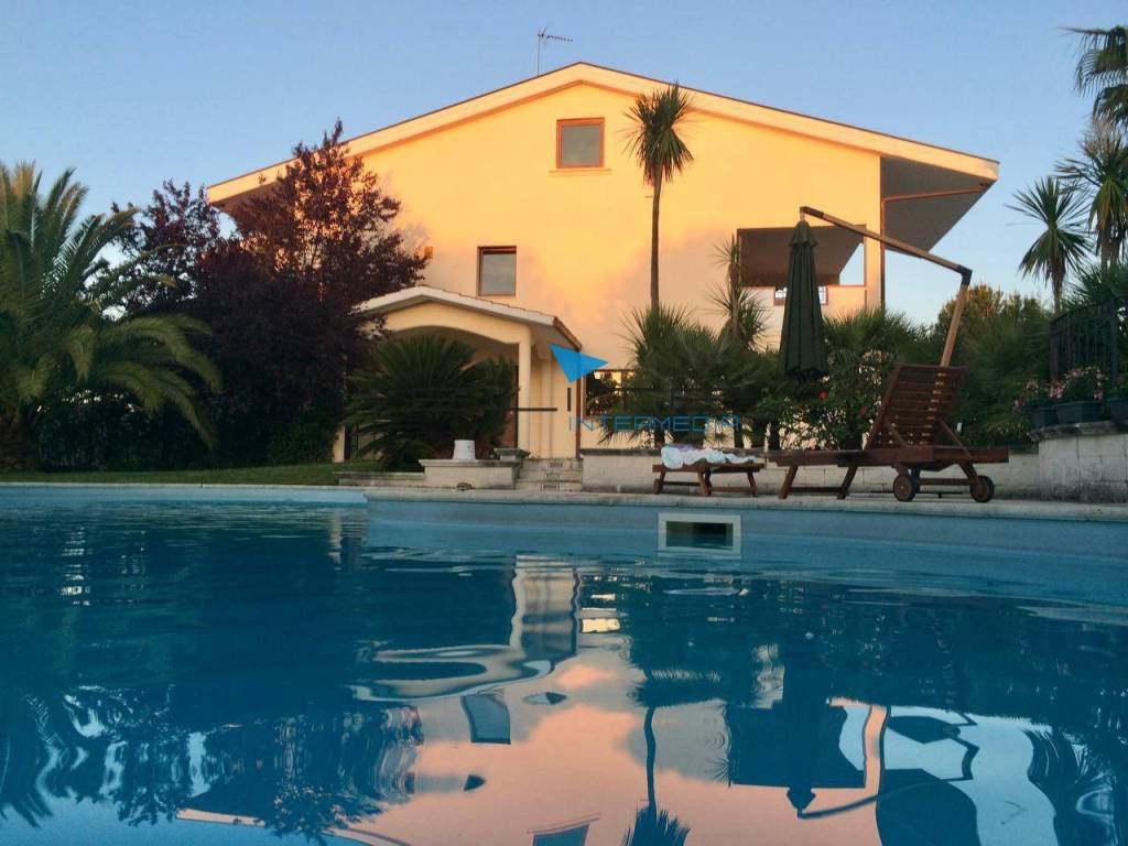 casa indipendente in vendita a Cappelle sul Tavo