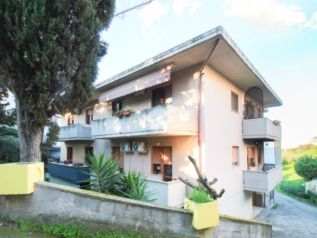 appartamento in vendita a Cappelle sul Tavo