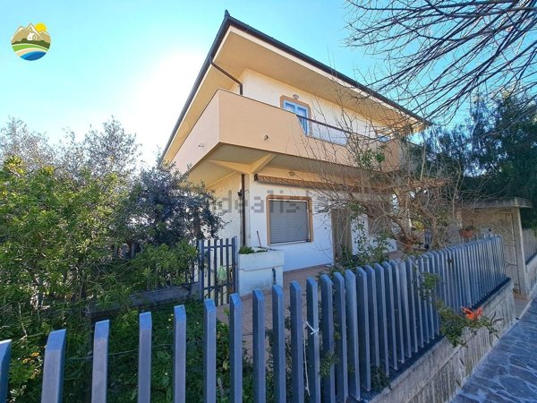 casa indipendente in vendita a Cappelle sul Tavo