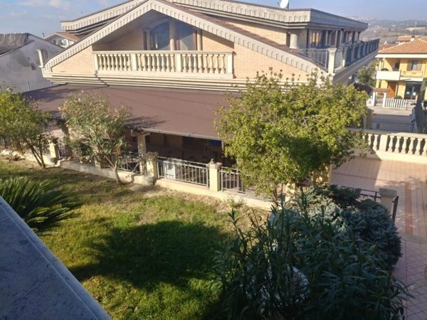 casa indipendente in vendita a Cappelle sul Tavo