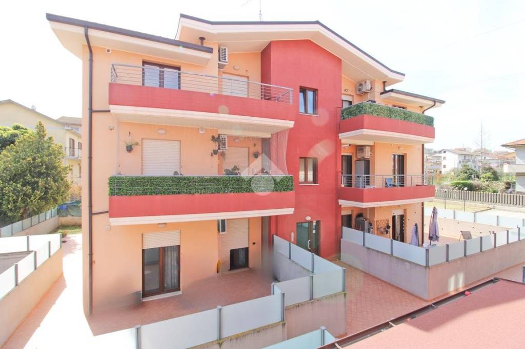 appartamento in vendita a Cappelle sul Tavo in zona Staffieri