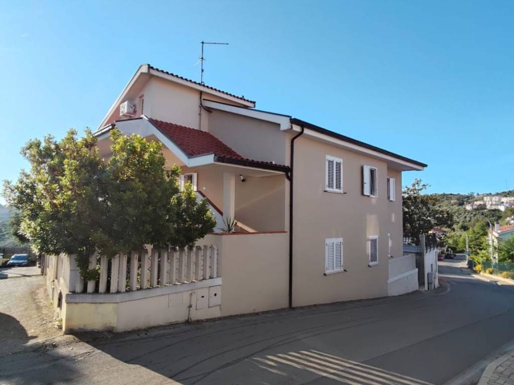 casa indipendente in vendita a Cappelle sul Tavo
