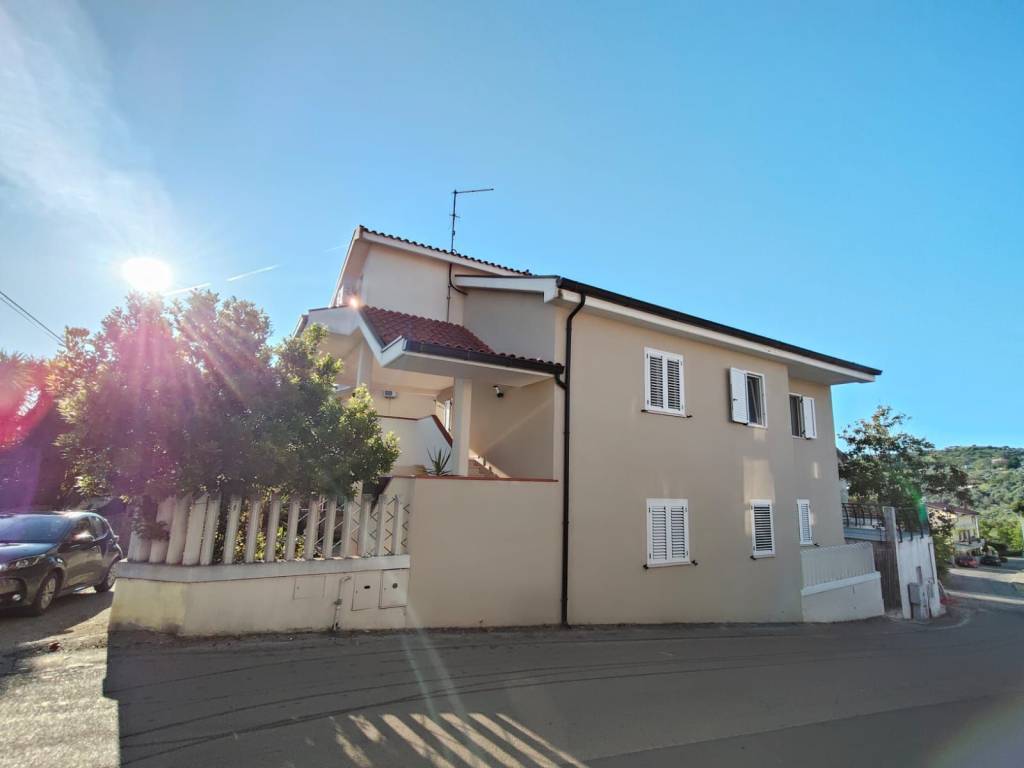 casa indipendente in vendita a Cappelle sul Tavo