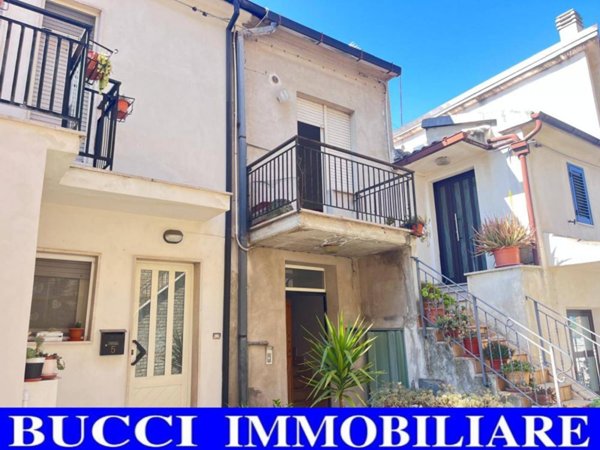 casa semindipendente in vendita a Cappelle sul Tavo