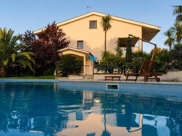 casa indipendente in vendita a Cappelle sul Tavo