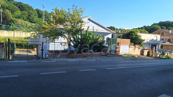 casa indipendente in vendita a Cappelle sul Tavo