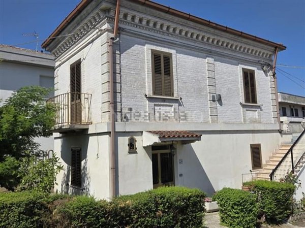 casa indipendente in vendita a Cappelle sul Tavo in zona Staffieri