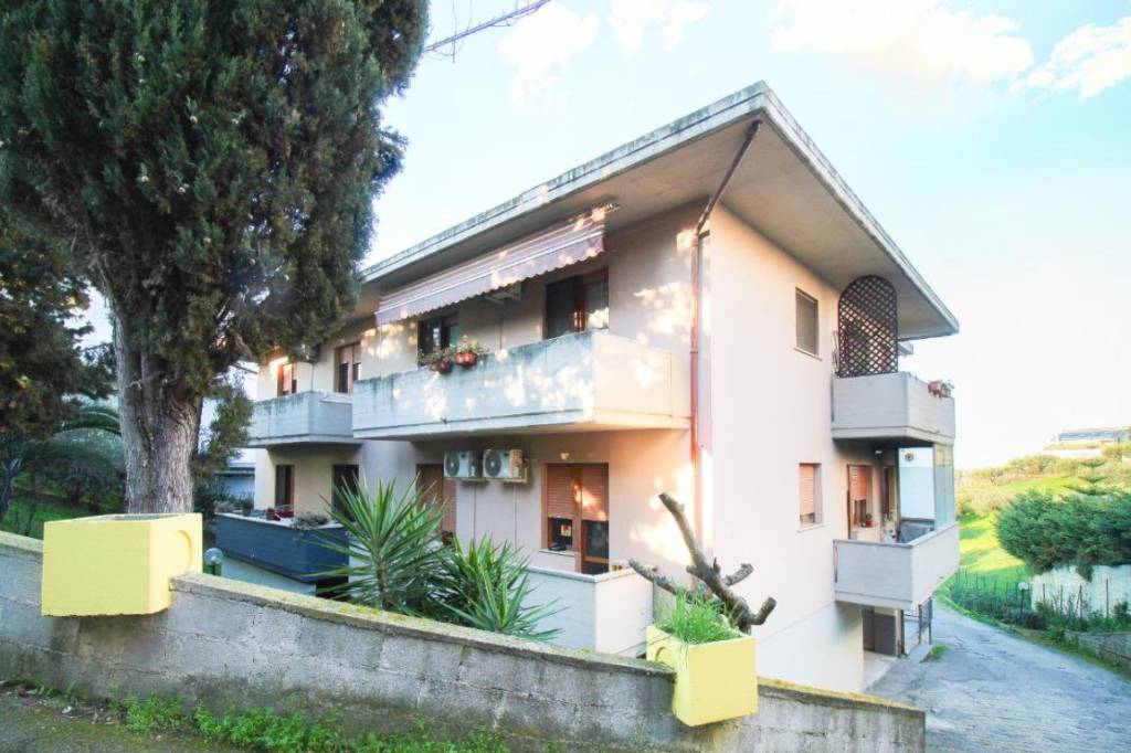appartamento in vendita a Cappelle sul Tavo in zona Staffieri