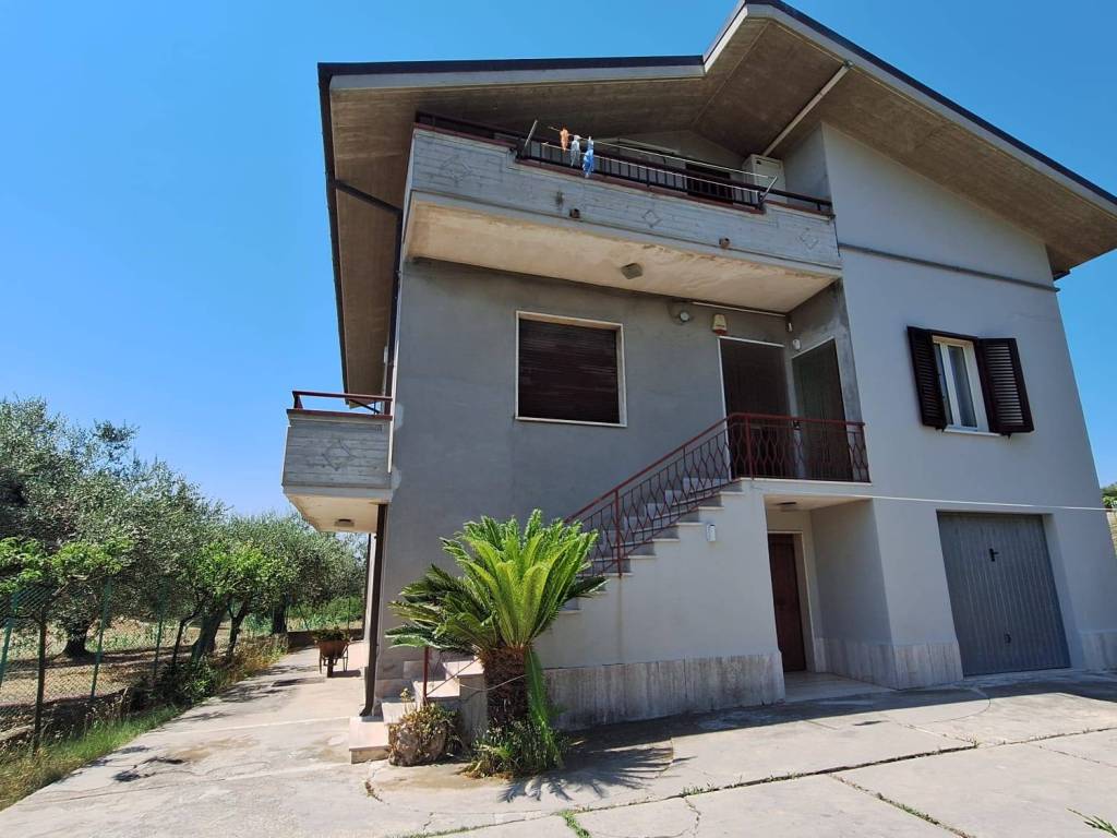 casa indipendente in vendita a Cappelle sul Tavo