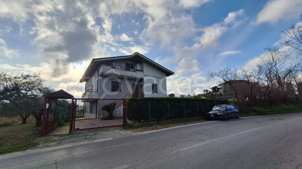 casa indipendente in vendita a Cappelle sul Tavo