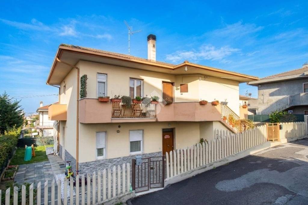 casa indipendente in vendita a Cappelle sul Tavo in zona Staffieri