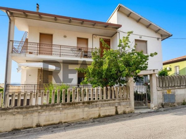 appartamento in vendita a Cappelle sul Tavo in zona Staffieri