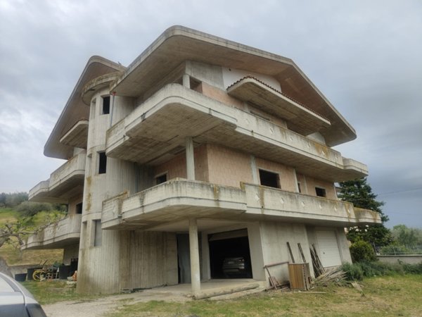 casa indipendente in vendita a Cappelle sul Tavo