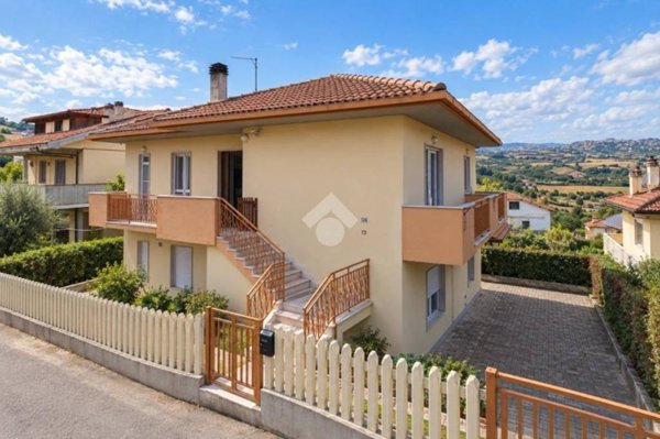 casa indipendente in vendita a Cappelle sul Tavo in zona Staffieri