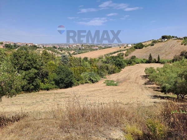 terreno in vendita a Cappelle sul Tavo in zona Staffieri