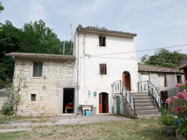 casa indipendente in vendita a Caramanico Terme in zona Santa Croce