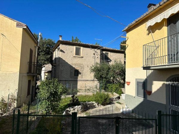 casa indipendente in vendita a Caramanico Terme