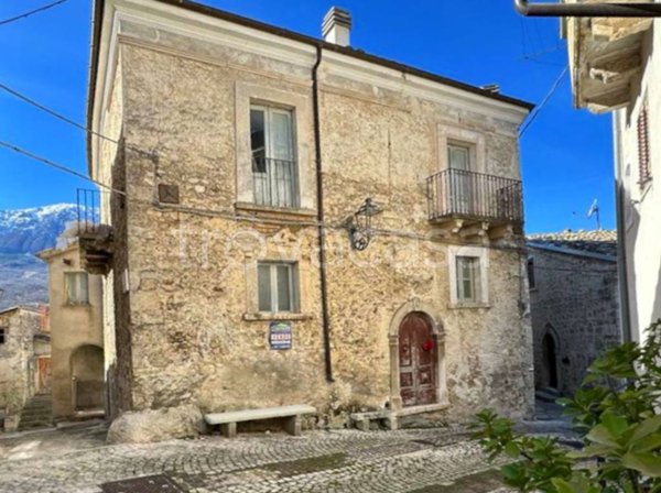 casa indipendente in vendita a Caramanico Terme