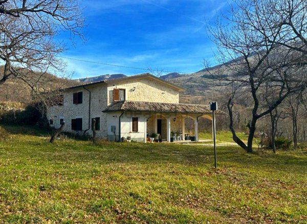 casa indipendente in vendita a Caramanico Terme