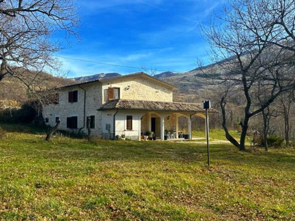 casa indipendente in vendita a Caramanico Terme