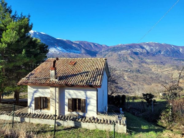 casa indipendente in vendita a Caramanico Terme