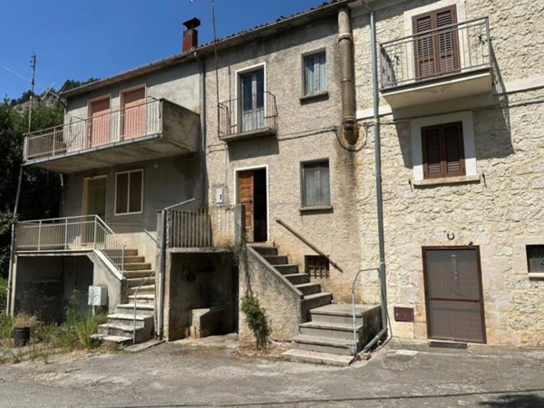 casa indipendente in vendita a Caramanico Terme