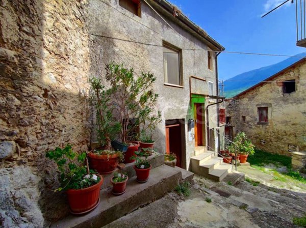 casa indipendente in vendita a Caramanico Terme