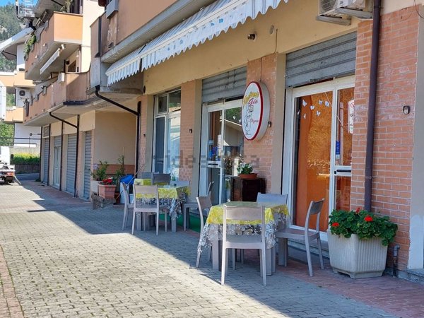 locale commerciale in vendita a Caramanico Terme