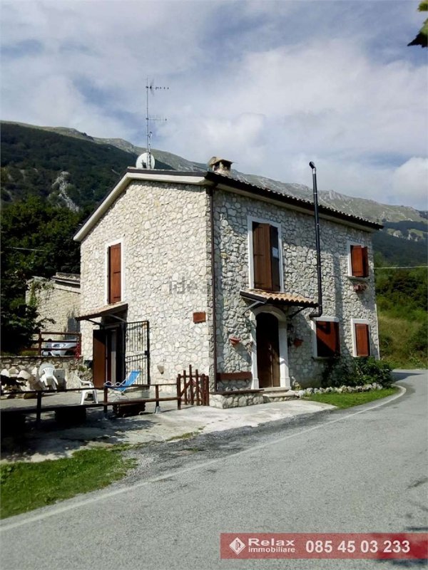 casa indipendente in vendita a Caramanico Terme