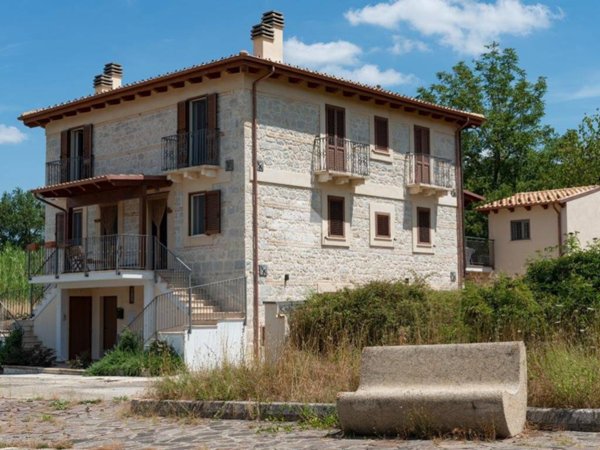 casa indipendente in vendita a Caramanico Terme in zona San Tommaso