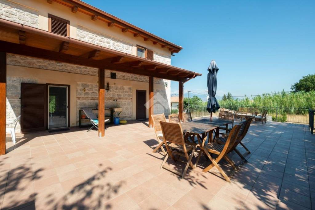casa indipendente in vendita a Caramanico Terme in zona San Tommaso