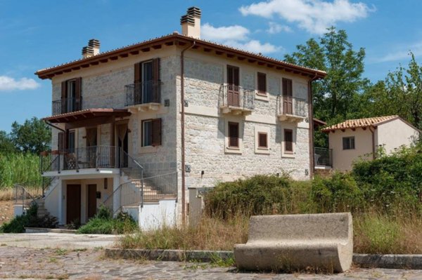 casa indipendente in vendita a Caramanico Terme in zona San Tommaso