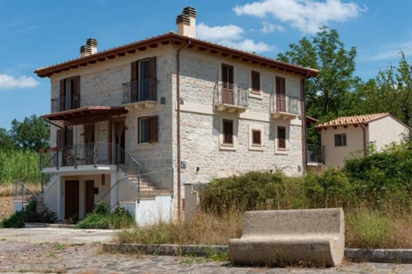 casa indipendente in vendita a Caramanico Terme in zona San Tommaso