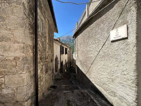 casa indipendente in vendita a Caramanico Terme