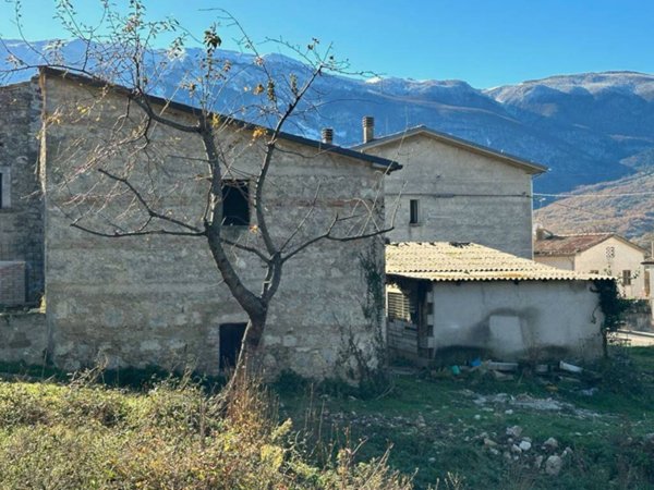 casa indipendente in vendita a Caramanico Terme