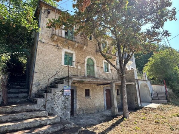 casa indipendente in vendita a Caramanico Terme