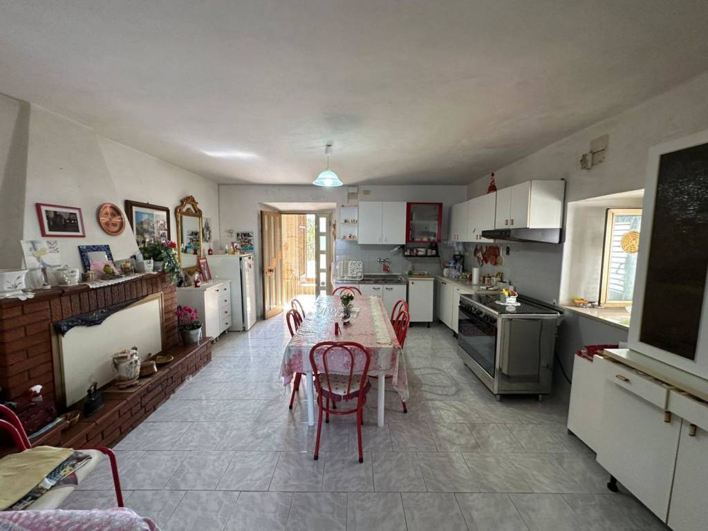 casa indipendente in vendita a Caramanico Terme in zona Sant'Elia